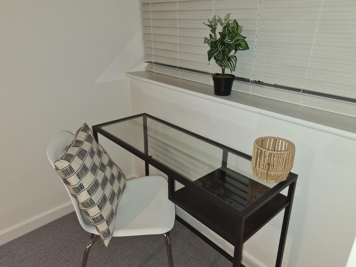Superb Modern Flat In Northampton, Parking &Ev Apartment Exterior foto