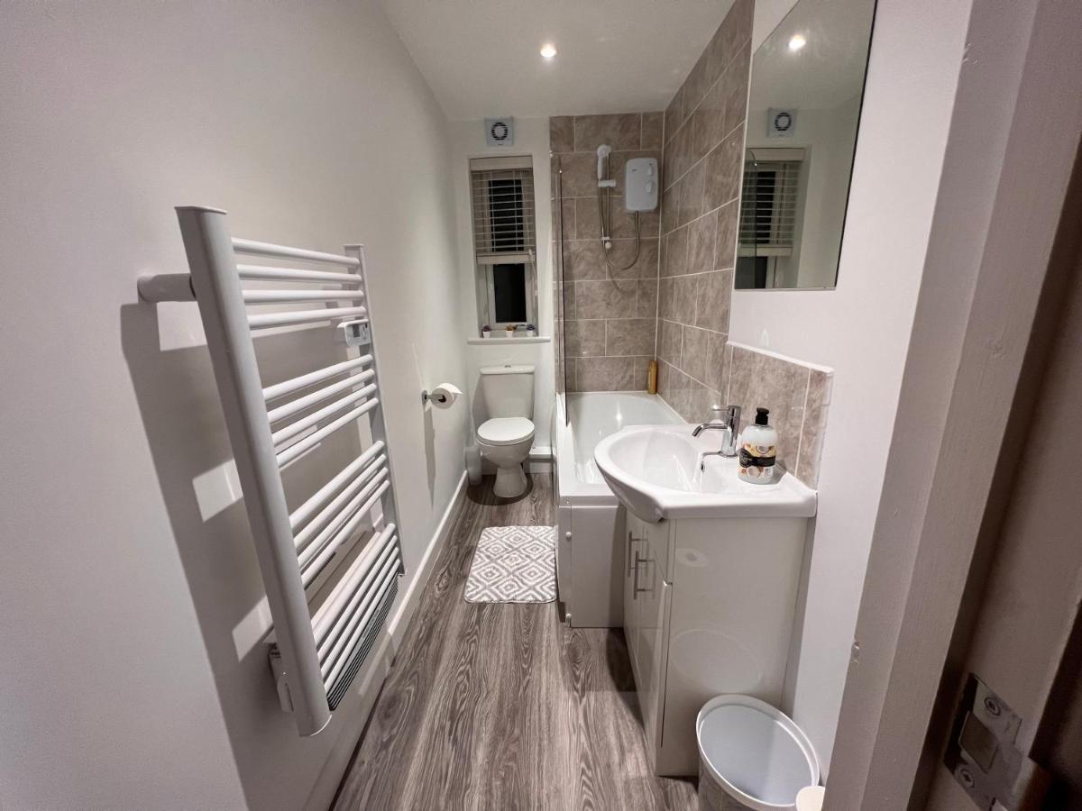 Superb Modern Flat In Northampton, Parking &Ev Apartment Exterior foto