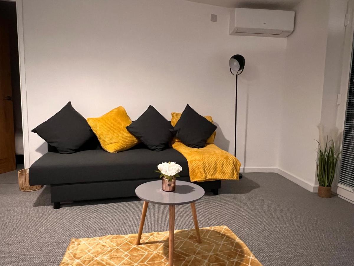 Superb Modern Flat In Northampton, Parking &Ev Apartment Exterior foto