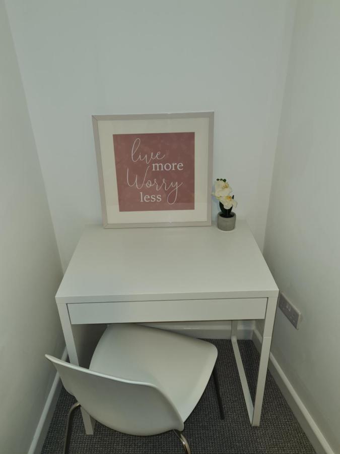 Superb Modern Flat In Northampton, Parking &Ev Apartment Exterior foto